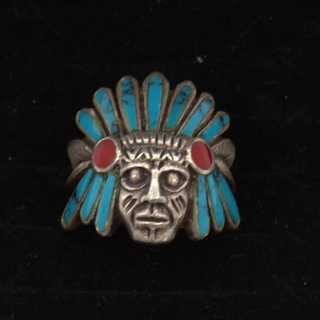 DESIGNER RING 925ER SILBER NAVAJO MIT PLASTISCHEN INDIANER KOPF KORALLE UND TÜRKIS EINLAGEN. — Rings — Kunst- und Auktionshaus Kleinhenz
