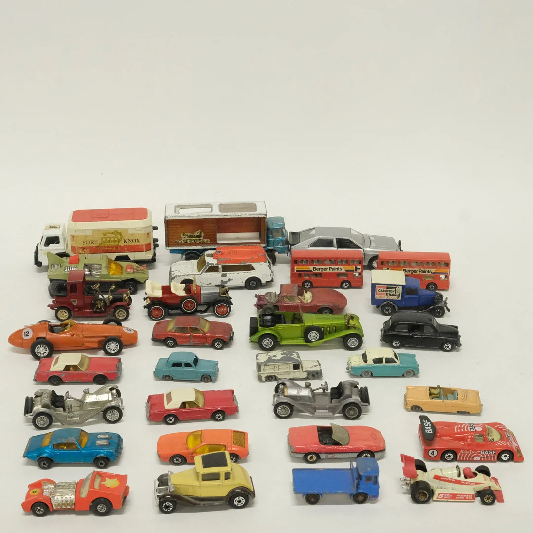 MODELLBILAR, LESNEY OCH MATCHBOX, 31 DELAR. — Model cars — Björnssons Auktionskammare