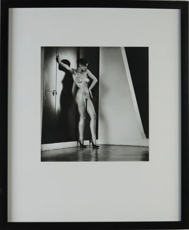 HELMUT NEWTON. Offsettryck, efter "Sylvia in my studio", 1981.