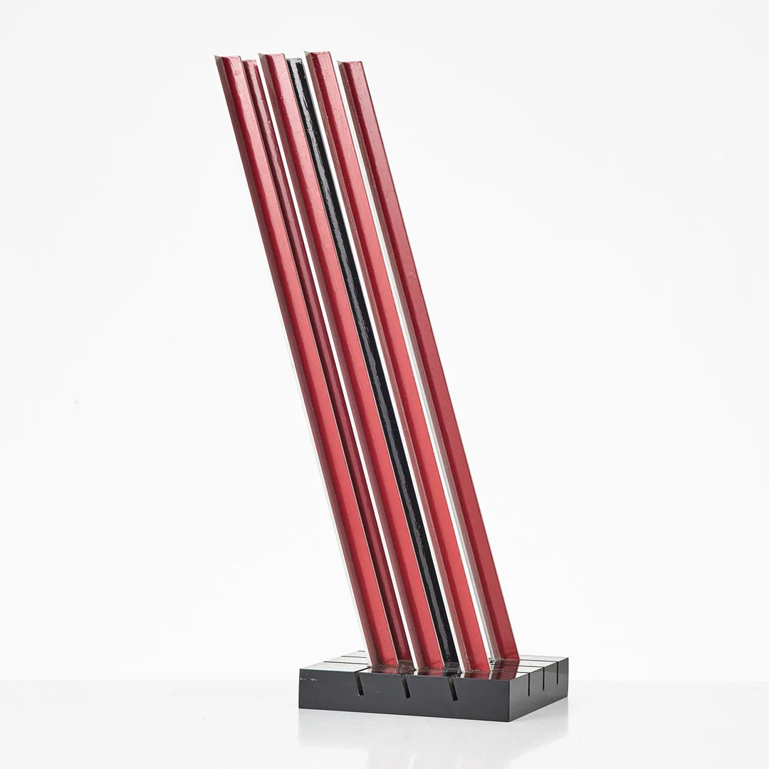 LARS ERIK FALK. (1922-2018). "Modul skulptur i färg B 14", skulptur, aluminiumprofiler på svart sockel, signerad, 1990. — Sculptures & Bronzes — Stockholms Auktionsverk Magasin 5