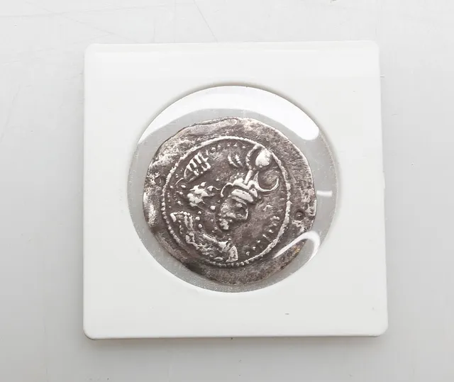 MYNT, silver, porsträttbild Yazdgird I, år 399-420.