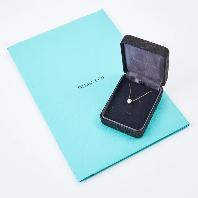 TIFFANY & Co, hänge med kedja, platina/950, briljant 0,60 ct, Cr(J)/VVS2.