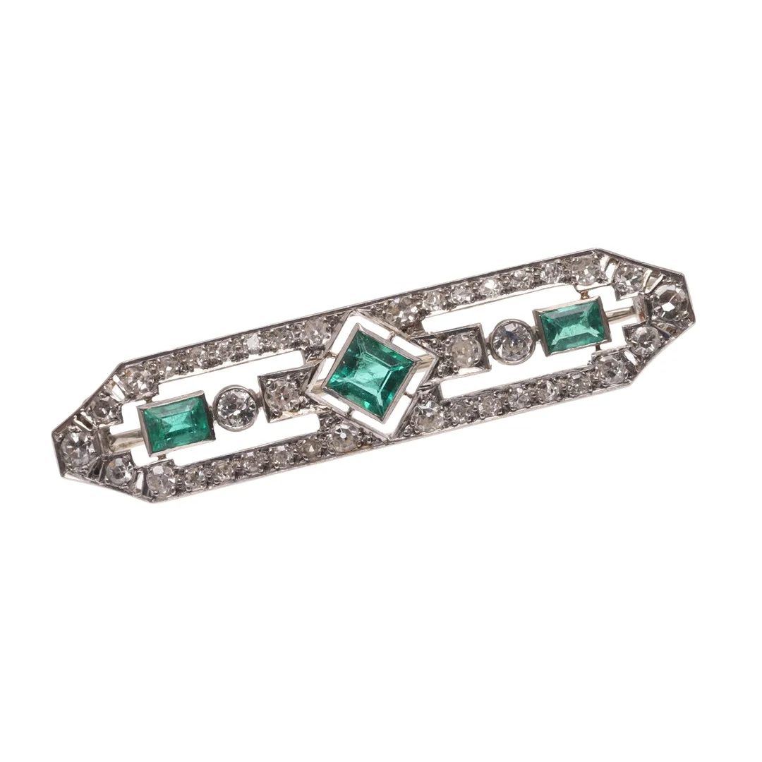 AN EMERALD AND DIAMOND BROOCH. — Brooches & Pendants — Lawrences Auctioneers