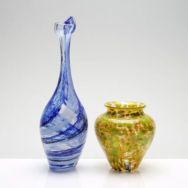 VASER, 2 st, glas, Jerry Heintze, Snapphane Glasbruk, signerade.