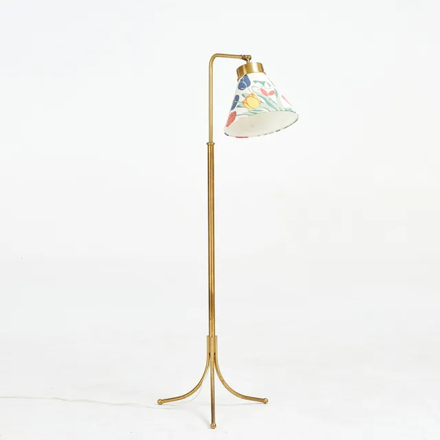 JOSEF FRANK. Golvlampa, modell. 1842, Firma Svenskt Tenn, skärm i textil "Tulpan".