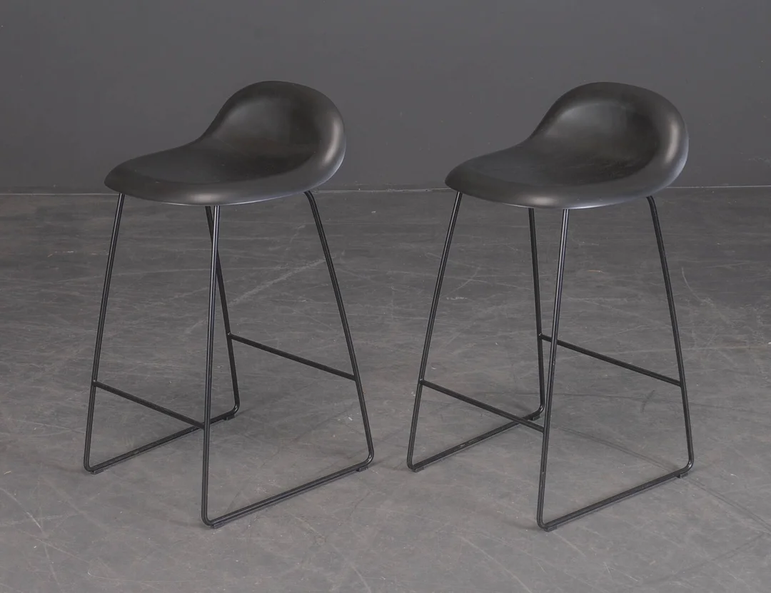 Komplot Design for GUBI. Par barstole (2) — Furniture/Chairs — Lauritz