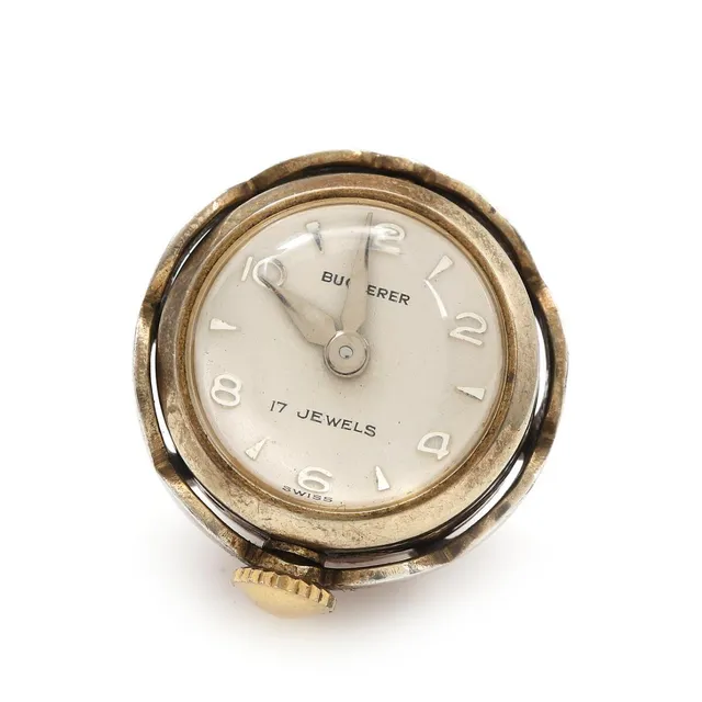 A pendant watch of part gilt sterling silver embellished with translucent red enamel on a guilloche ground. Mechanical movement with manual winding. Ø 22 mm.
