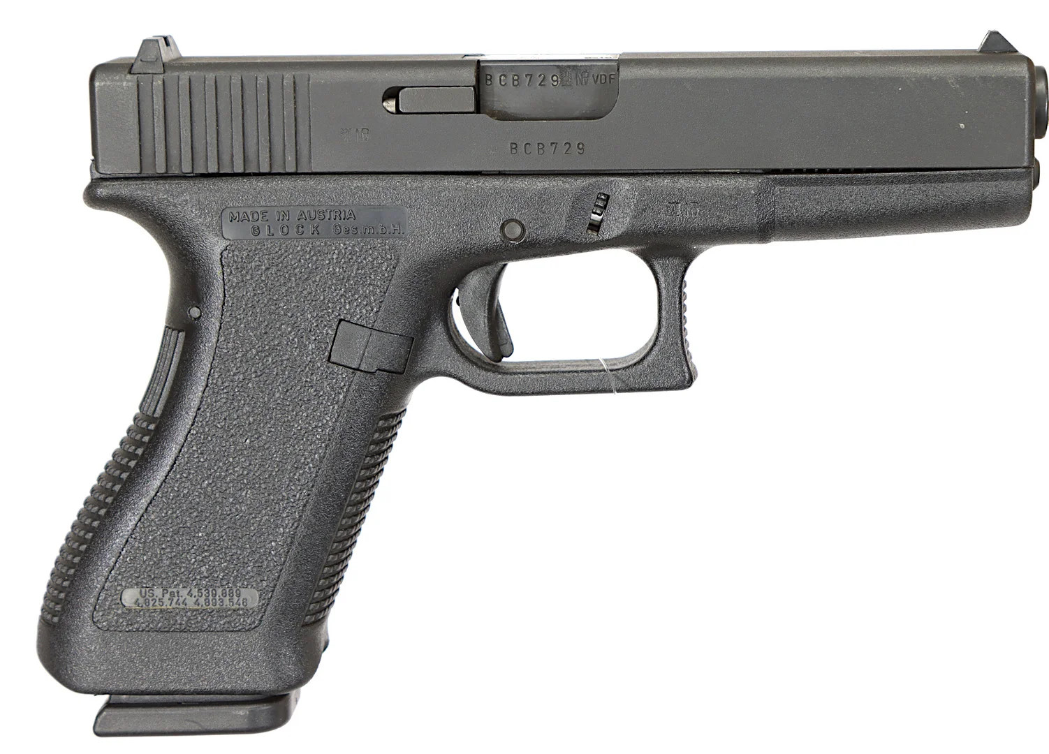 PISTOL, Halvautomatisk, fabrikat Glock, modell 17, kaliber 9x19, tillv.nr BCB729, se-nr SE2142051. — Pistols — Walter Borg