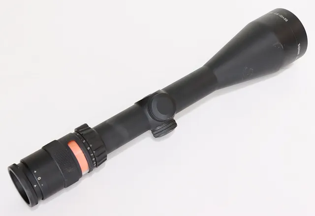 729. KIKARSIKTE TRIJICON ACCUPOINT 2,5-10X56.