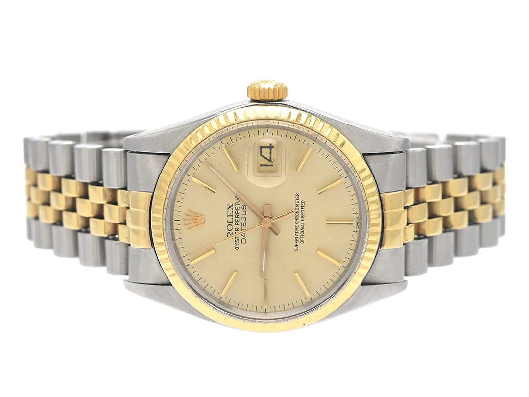 ROLEX, Oyster Perpetual, Datejust (T Swiss T), Chronometer, Ref nr. 16013, Serie nr. 5823374, Cal 3035, Verk nr. 0205070, Boett nr. 16000, herrur, 36 mm, stål/guld, automatisk, plexiglas, datum, skadad urtavla, defekt, Jubileelänk (skadad), viklås, Ref nr. 62523.H14-D1/455 J, cert, januari 1979, box (ej komplett). — Klockor/Rolex — Kaplans