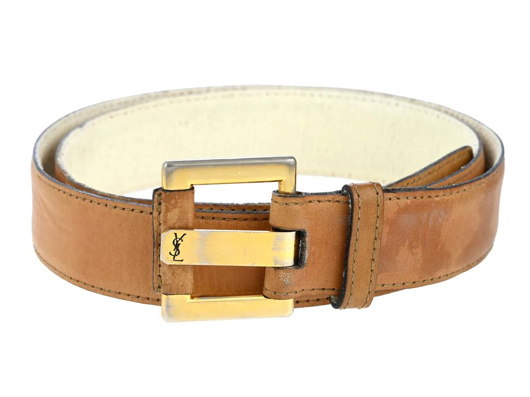 BÄLTE, YSL, vintage, ljusbrunt läder. guldfärgat spänne. längd 8 cm, bredd 3 cm, bruksslitage. — Accessoarer/Bälten — Kaplans
