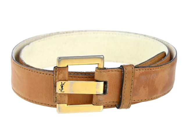 BÄLTE, YSL, vintage, ljusbrunt läder. guldfärgat spänne. längd 8 cm, bredd 3 cm, bruksslitage.
