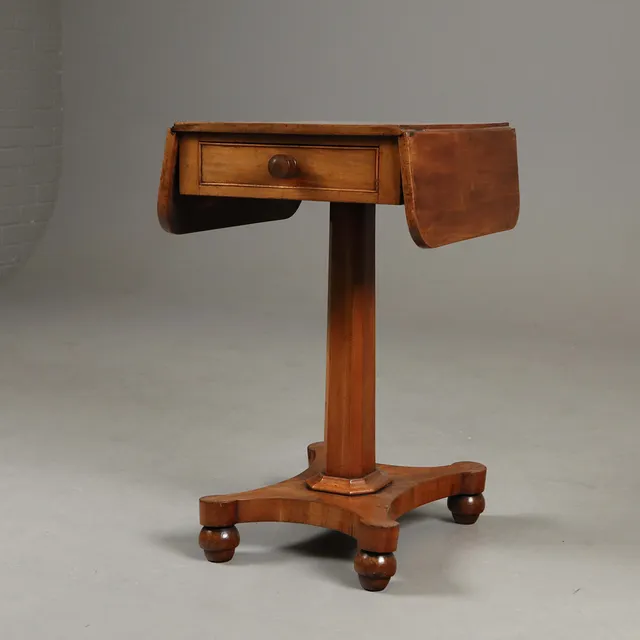 REGENCY MAHOGANY PEMBROKE WORK TABLE.