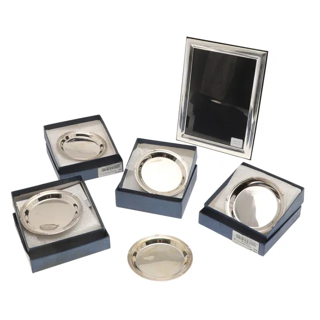 FIVE CARRS OF SHEFFIELD SILVER DISHES AND A SILVER PHOTOGRAPH FRAME.
