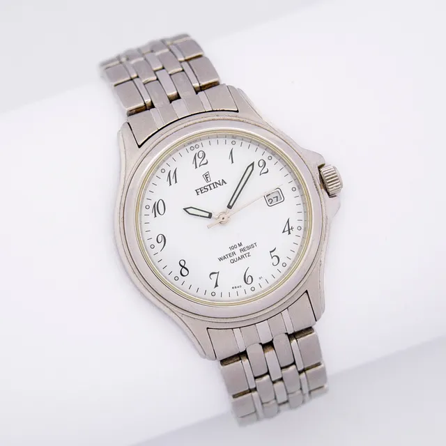 HERRENARMBANDUHR VON FESTINA, SCHWEIZ, EDELSTAHL, QUARTZ, MIT DATUMSANZEIGE.