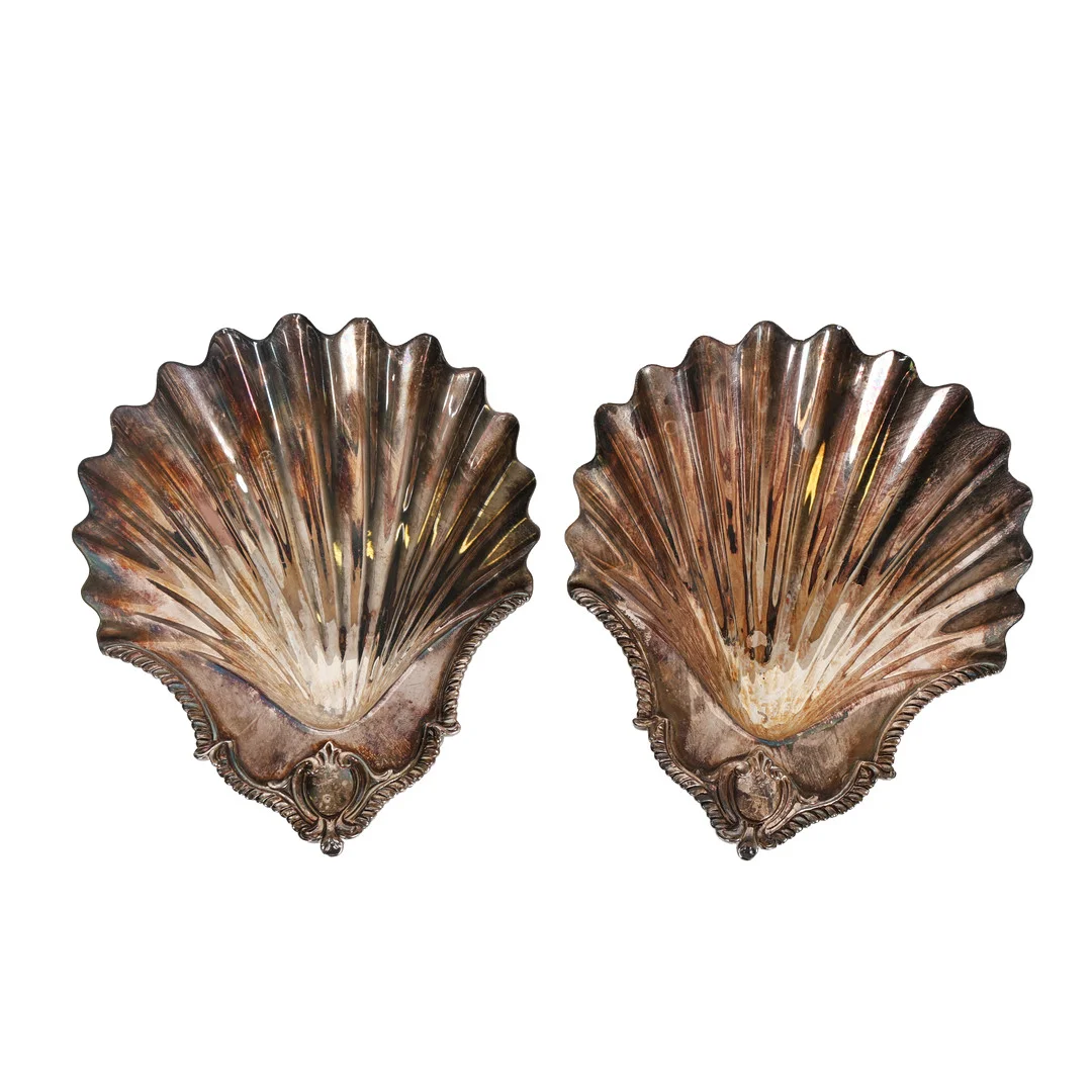 A PAIR OF GEORGE III SILVER SHELL DISHES (2). — Silver — Bishop & Miller