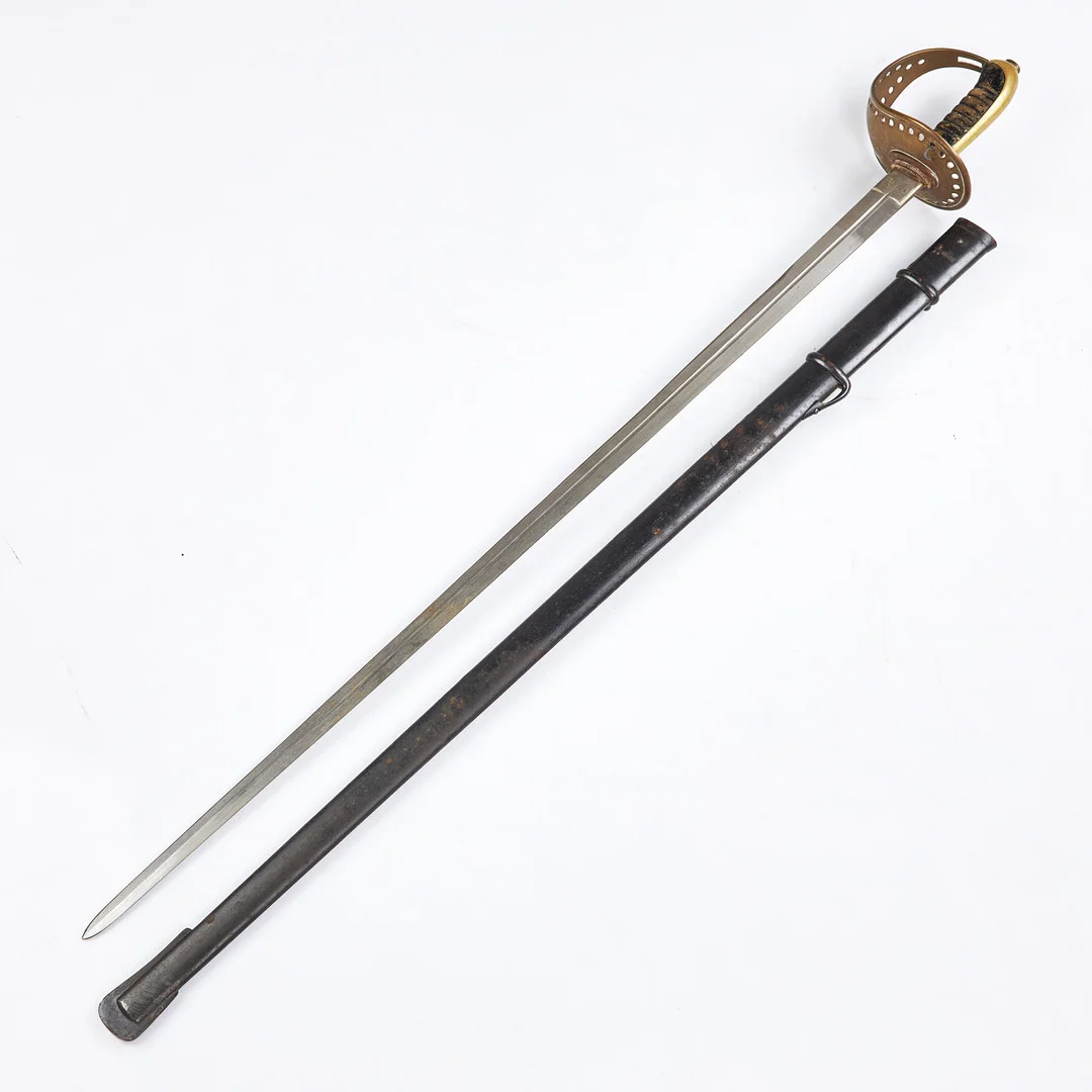 SABEL, Svensk, m/1893, för manskap vid kavalleri, klingan märkt E Svalling Eskilstuna K4, svärtad stålbalja, nummerriktig balja. — Edged weapons — Stockholms Auktionsverk Sickla