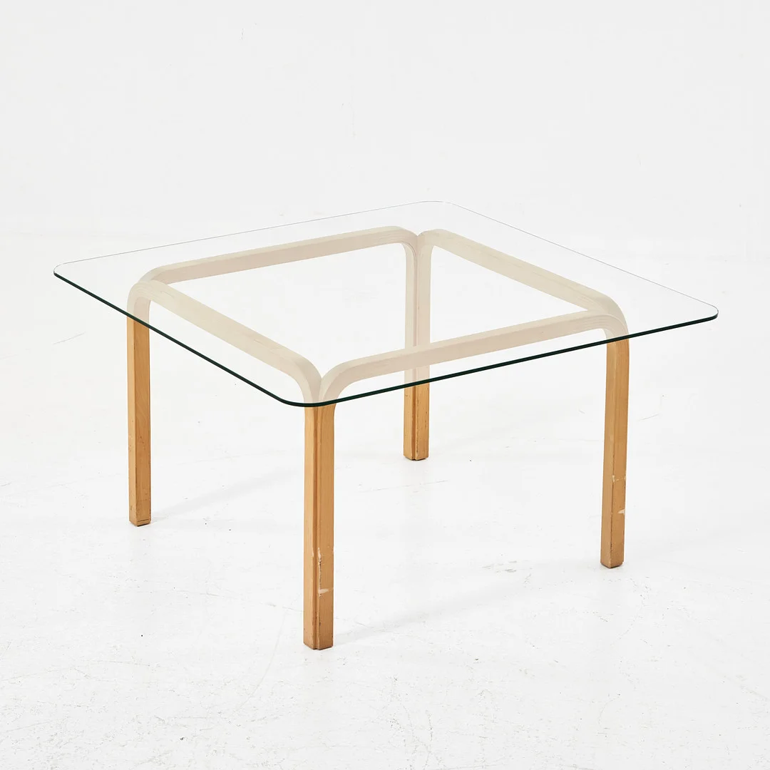 ALVAR AALTO. "Y805", soffbord, Artek, Finland, stomme i björk med y-formade ben, skiva i glas. — Tables — Stockholms Auktionsverk Magasin 5