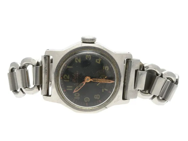 Mido multisport herrur, 28mm, manuell 475306, plexiglas, stållänk, slitage i urtavlan, ca 1945