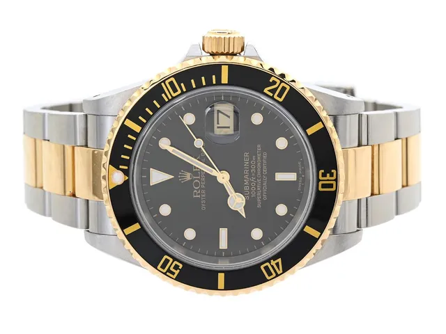 ROLEX, Oyster Perpetual Date, Submariner (1000ft = 300 m), Chronometer, Ref nr. 16613, Serie nr. P680694, Cal 3135, Verk nr. 3 8833524, Boett nr. 2160, herrur, 40 mm, stål/guld, automatisk, safirglas, datum, utbytt insert ("Slim Four"), Fliplocklänk, viklås, Ref nr. 93253-DE4/701, cert, maj 2001, box, ytterkartong.