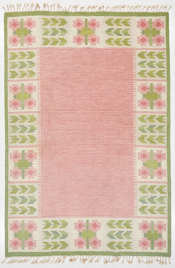 BERIT WOELFER. Matta, rölakan, "Flora" monogramsignerad BW, 328x219 cm. — European Carpets & Textiles — Stockholms Auktionsverk Magasin 5