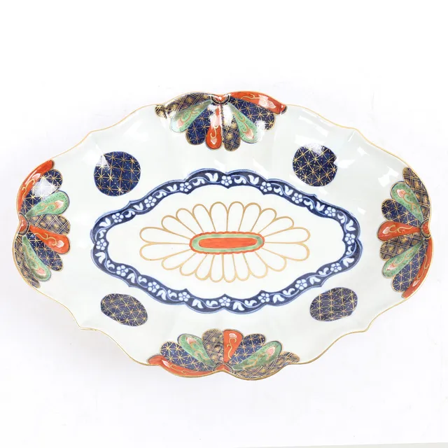 FIRST PERIOD WORCESTER FAN PATTERN LOZENGE SHAPED DESSERT DISH, CIRCA 1770.