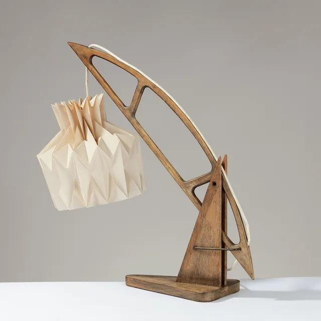Bordlampe af massiv teak med plisseret Le Klint skærm af plast, ca. 1950/1960'erne.