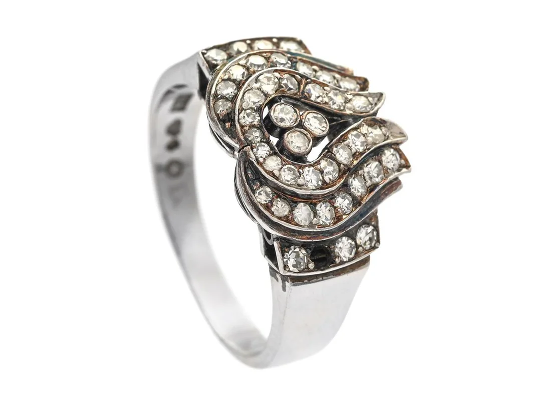 RING, platina, 42 åttkantslipade diamanter ca 0,60 ctv, ca W-Cr/VS-P, stl 17,25 mm, vikt 8,5 g, en diamant saknas, ett fåtal diamanter med skador och nagg. — Smycken/Ring — Kaplans