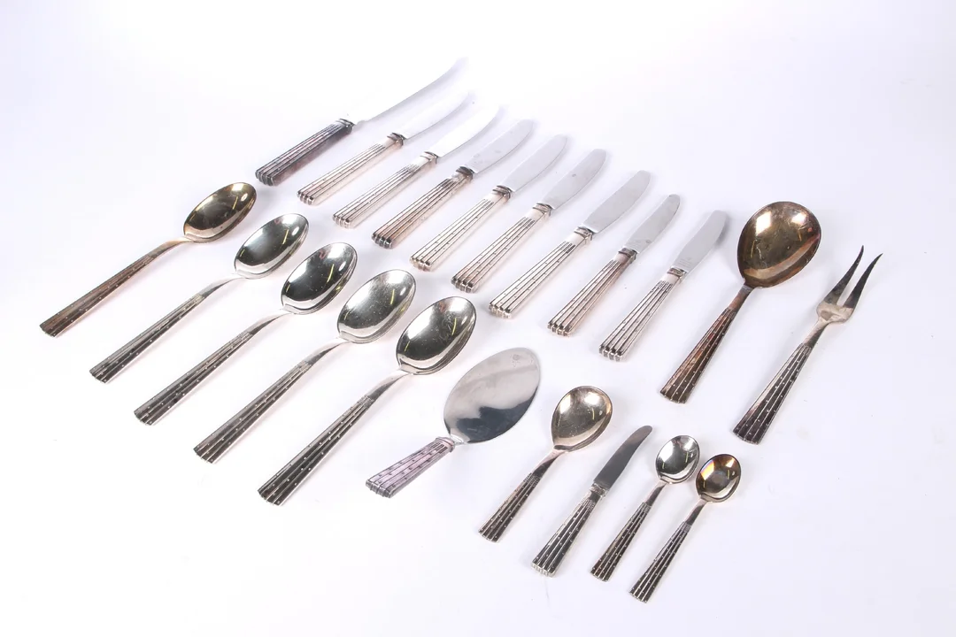 Jens Harald Quistgaard for O.V. Mogensen. 'Champagne' silver cutlery. (21) — Silver, bronze, copper and pewter/Silver flatware — Lauritz
