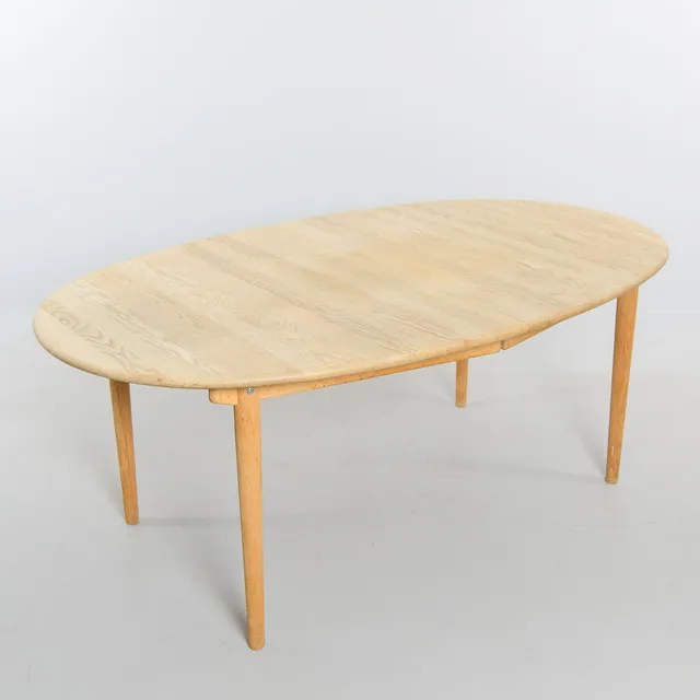 MARIANNE WEGNER. Matbord, Carl Hansen & Son.