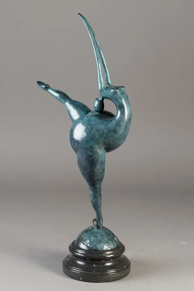 Skulptur af patineret bronze