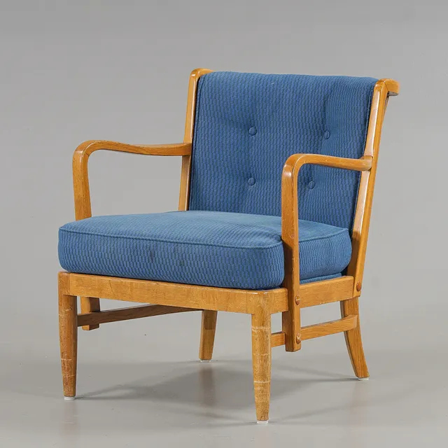 OTTO SCHULZ. Fåtölj, Stomme i alm, Blå textilklädsel, Boet, Göteborg, 1930/40-tal.
