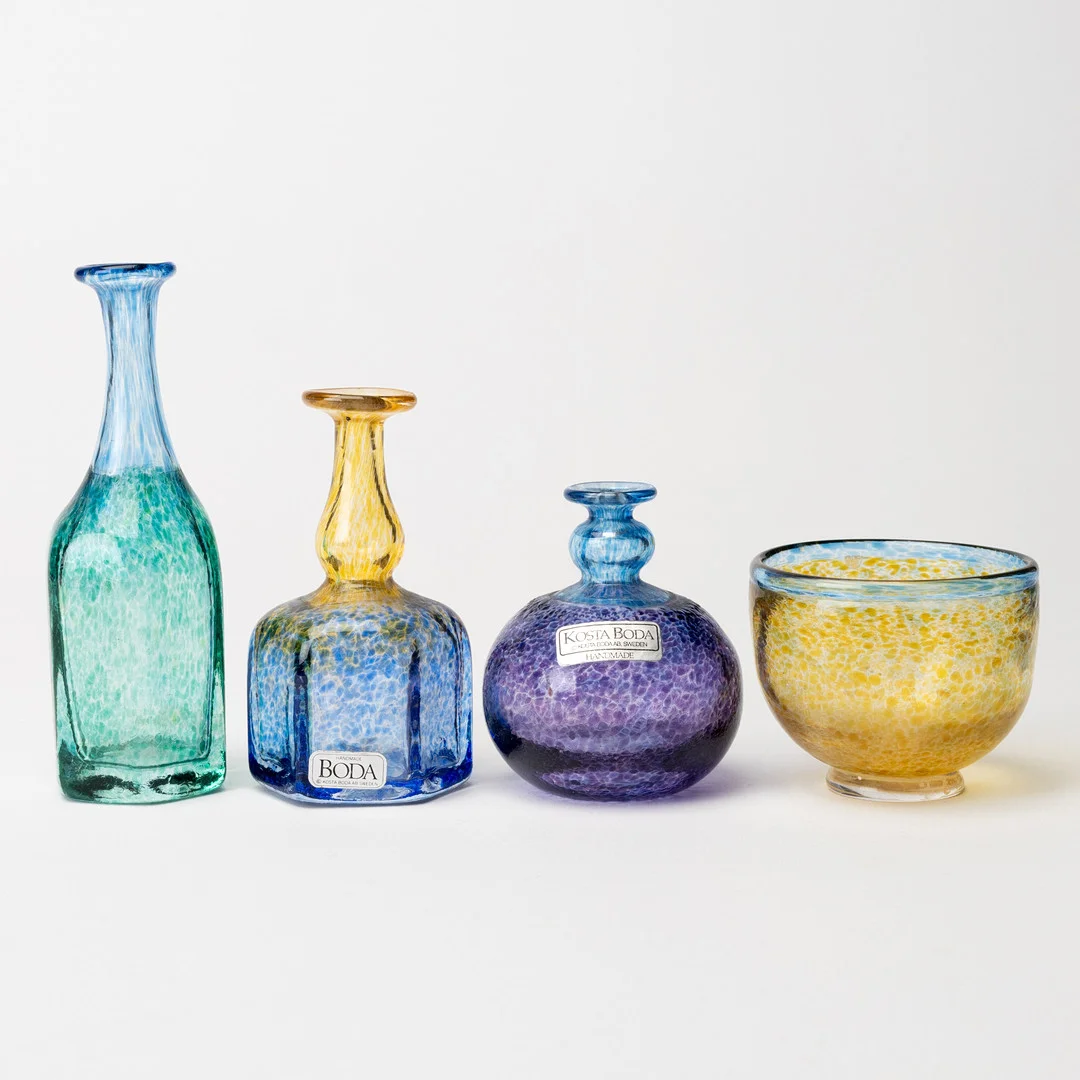 BERTIL VALLIEN. Miniatyrer, 4 st, glas, Artist collection, signerade, Kosta Boda. — Art glass — Auktionshuset Kolonn