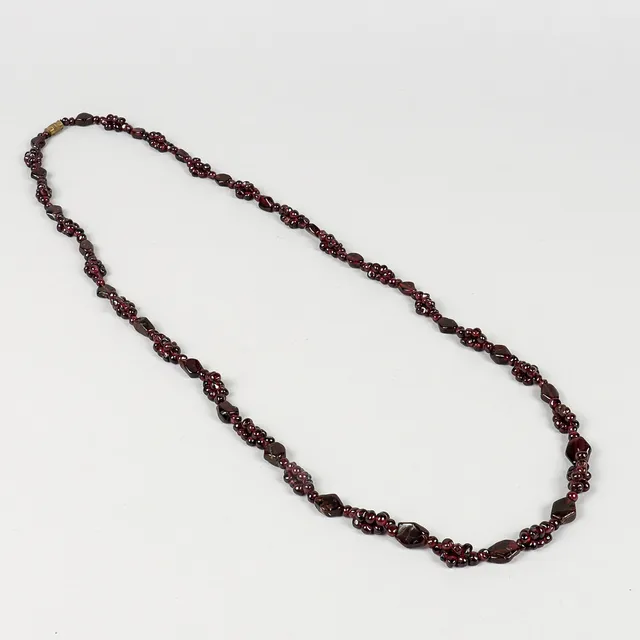 COLLIER trumlade granater i kluster.