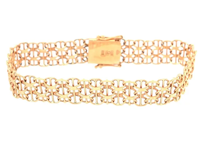 ARMBAND, 18K guld, X-länk med stav, bredd 9 mm, längd 18,5 cm, vikt 11,3 g.
