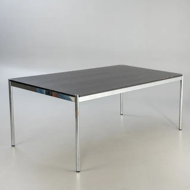 USM Haller. Tisch / Schreibtisch.