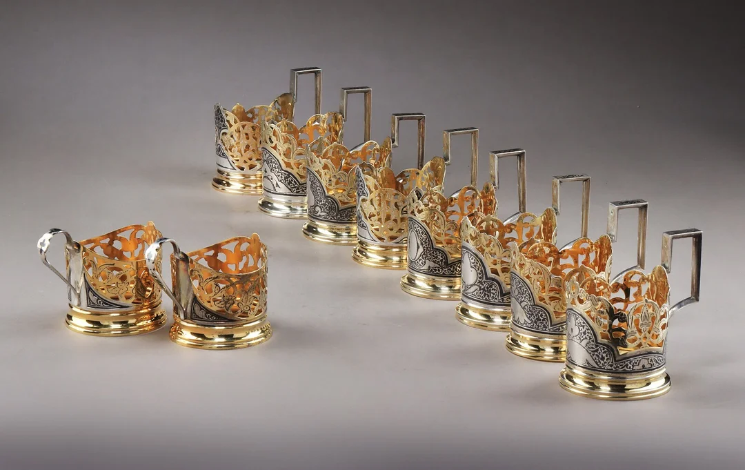 Russiske kopholdere af delvist forgyldt sølv med nielloarbejde (10) — Silver, bronze, copper and pewter/Hollowware — Lauritz