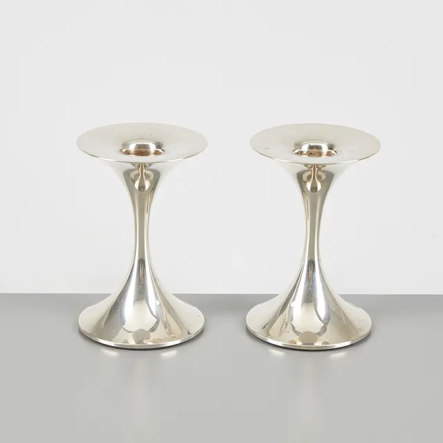 TAPIO WIRKKALA. LJUSSTAKAR, Trumpet, ett par, silver. Kultakeskus 2009.