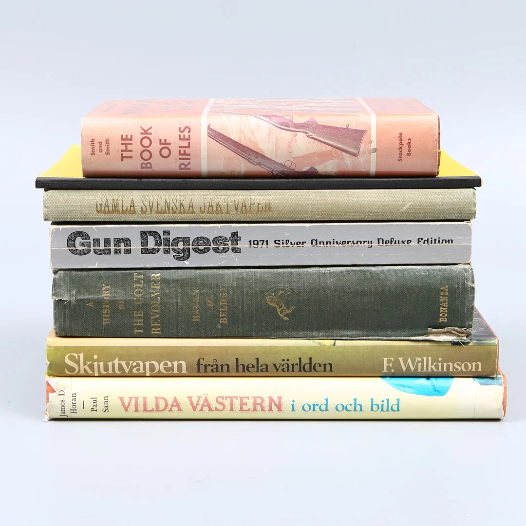 BÖCKER och HÄFTEN, 7 delar, vapenlitteratur. — Books — Auktionshuset Kolonn