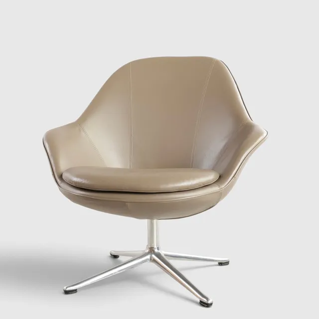 BOCONCEPT. Lænestol, svingbar med fire ben. Stol i læder. Mærket BoConcept.