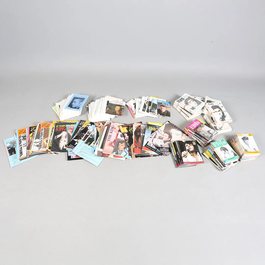 A LARGE COLLECTION OF ELVIS PRESLEY MAGAZINES AND BOOKS (QTY). — Music memorabilia — Bishop & Miller