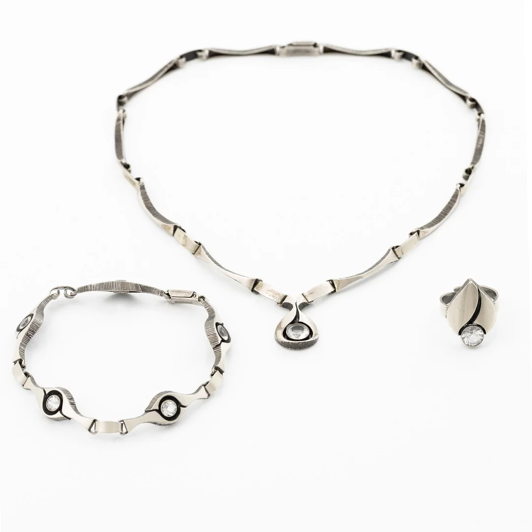 Karl Laine, collier, armband och ring, silver med bergkristall, Finland. — Smycken/Collier & Hängsmycken — Bukowskis
