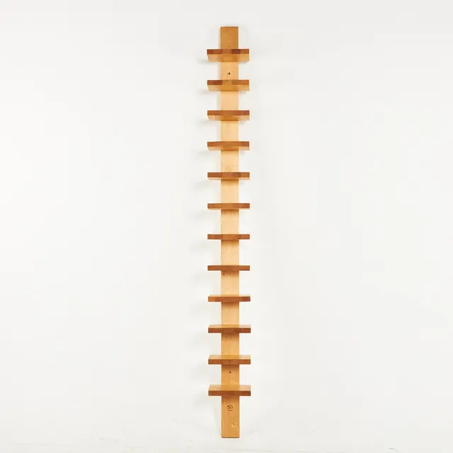 JOHN KANDELL. Hylla, "Pilaster", Källemo, björk, brännmärkt.