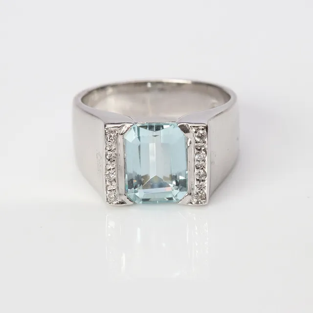 AKVAMARINRING 18K, 7,9 g.