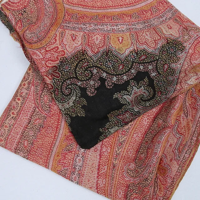 SJAL, Paisley-mönstrad.