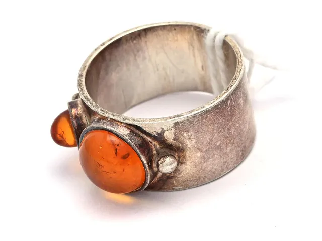 Ring S830 Ø18¼ med bärnsten, polska stämplar