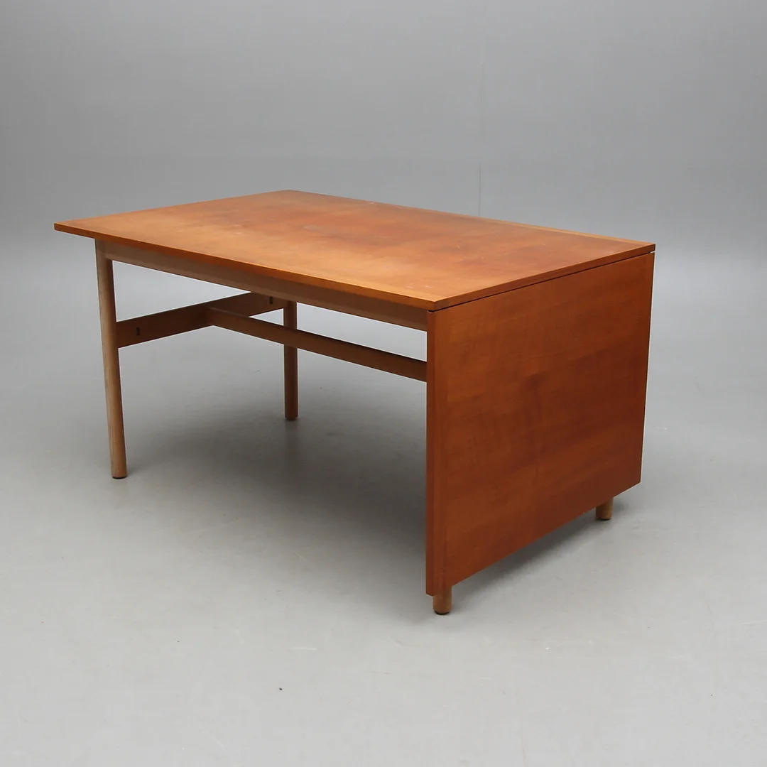 MATBORD, Yngvar Sandström, ur Trivaserien för Nordiska Kompaniet. — Tables — Auktionshuset Kolonn