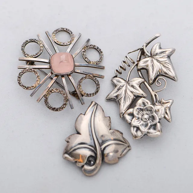 VICTOR JANSON. Broscher, 3 stycken, silver, alla stämplade VJ, 1960/70-tal.