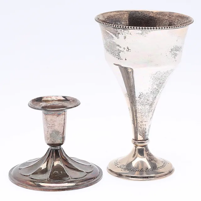 LJUSSTAKE och BÄGARE, silver, 1900-tal, totalvikt 192 gram.