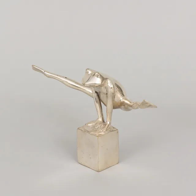 ART PEOPLE GALLERY, SWEDEN. "Look at my legs", silverpatinerad brons, stämplad APG.
